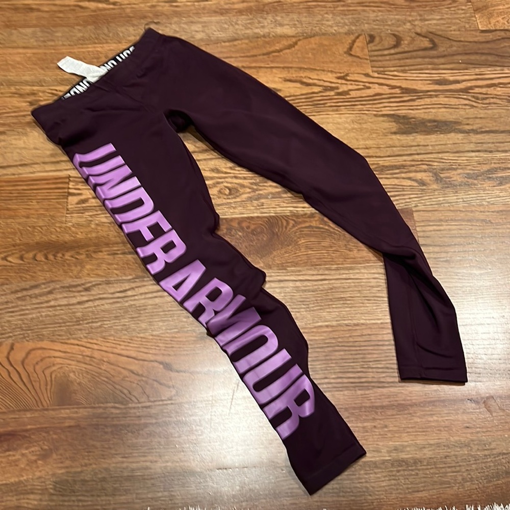 Under Armour leggings XS, plum color, excellent condition